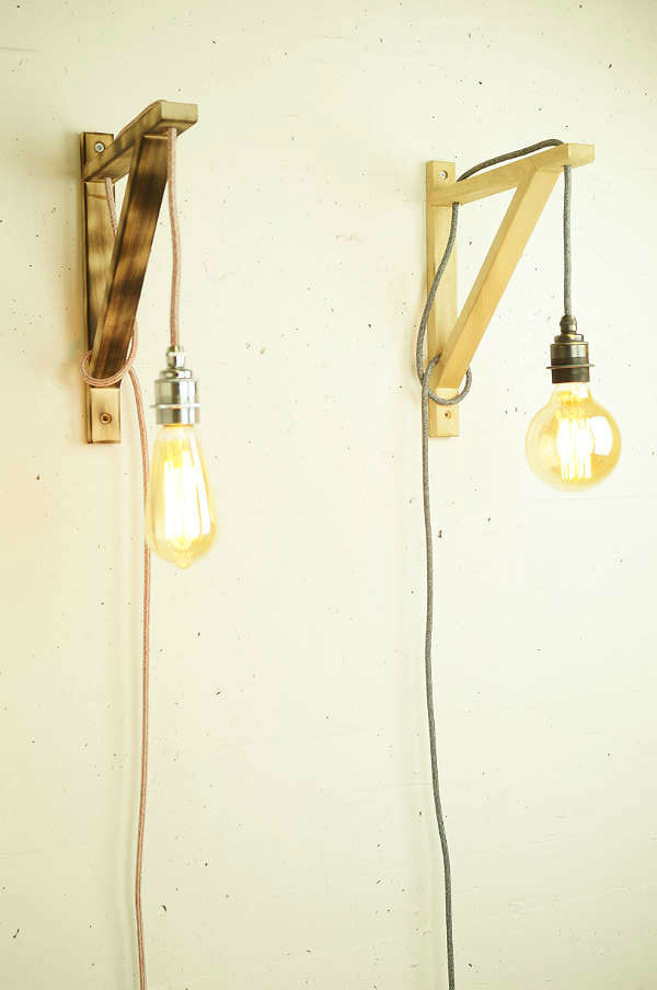 DIY: Eine schlichte Holzkonsole wird zur auffälligen Wandlampe